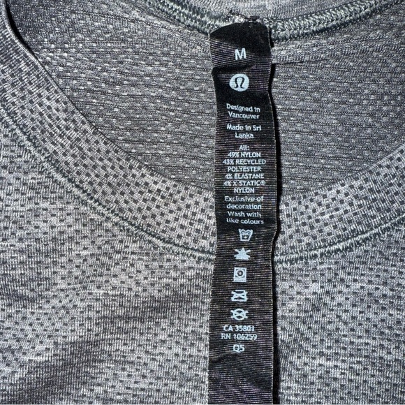 Lululemon Men’s Metal Vent Tech Short Sleeve
2.0 with Logo Heathered Slate Med - Picture 7 of 8